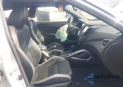 2016 Hyundai Veloster Turbo z USA, uszkodzony, nr VIN KMHTC6AE0GU258096